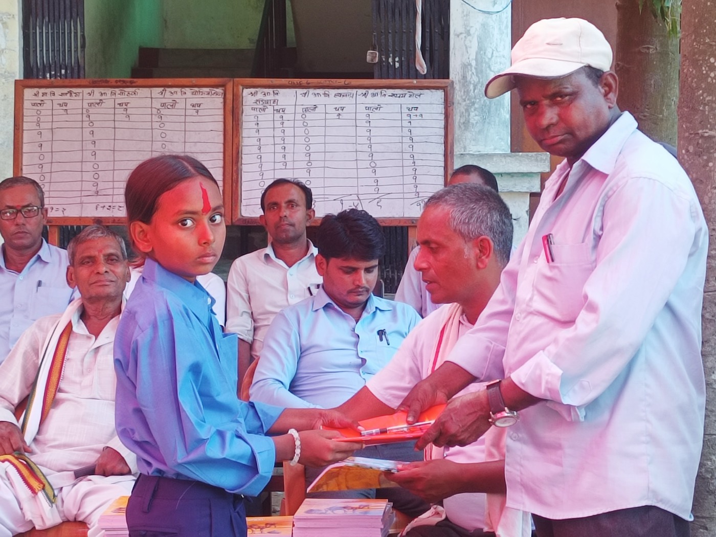 Prize and book distribution ceremony for students